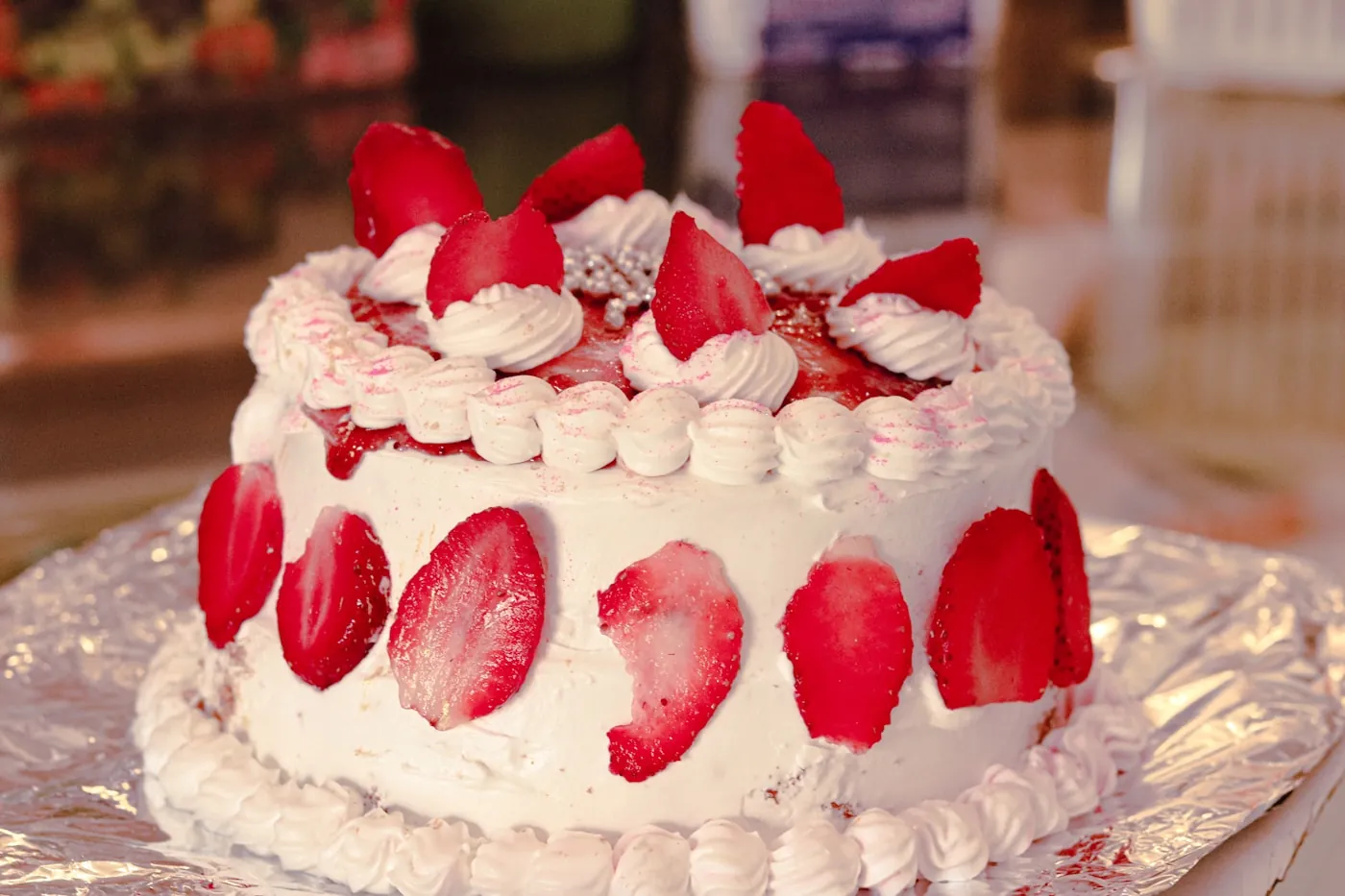 Bánh kem dâu tươi - Min's Bake Studio